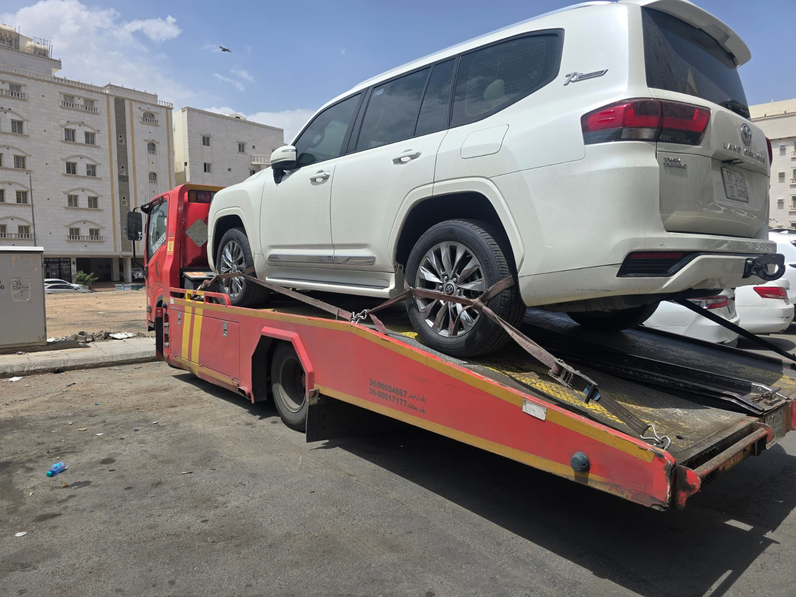 سطحة هيدروليك تنقل رولز رويس غوست زرقاء في الطائف